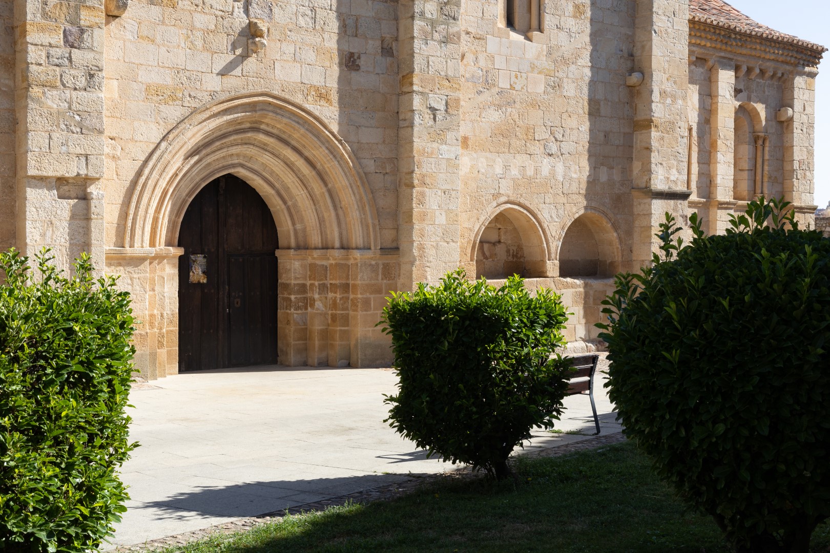 Puerta de entrada a la Iglesia de San Isidoro, Zamora