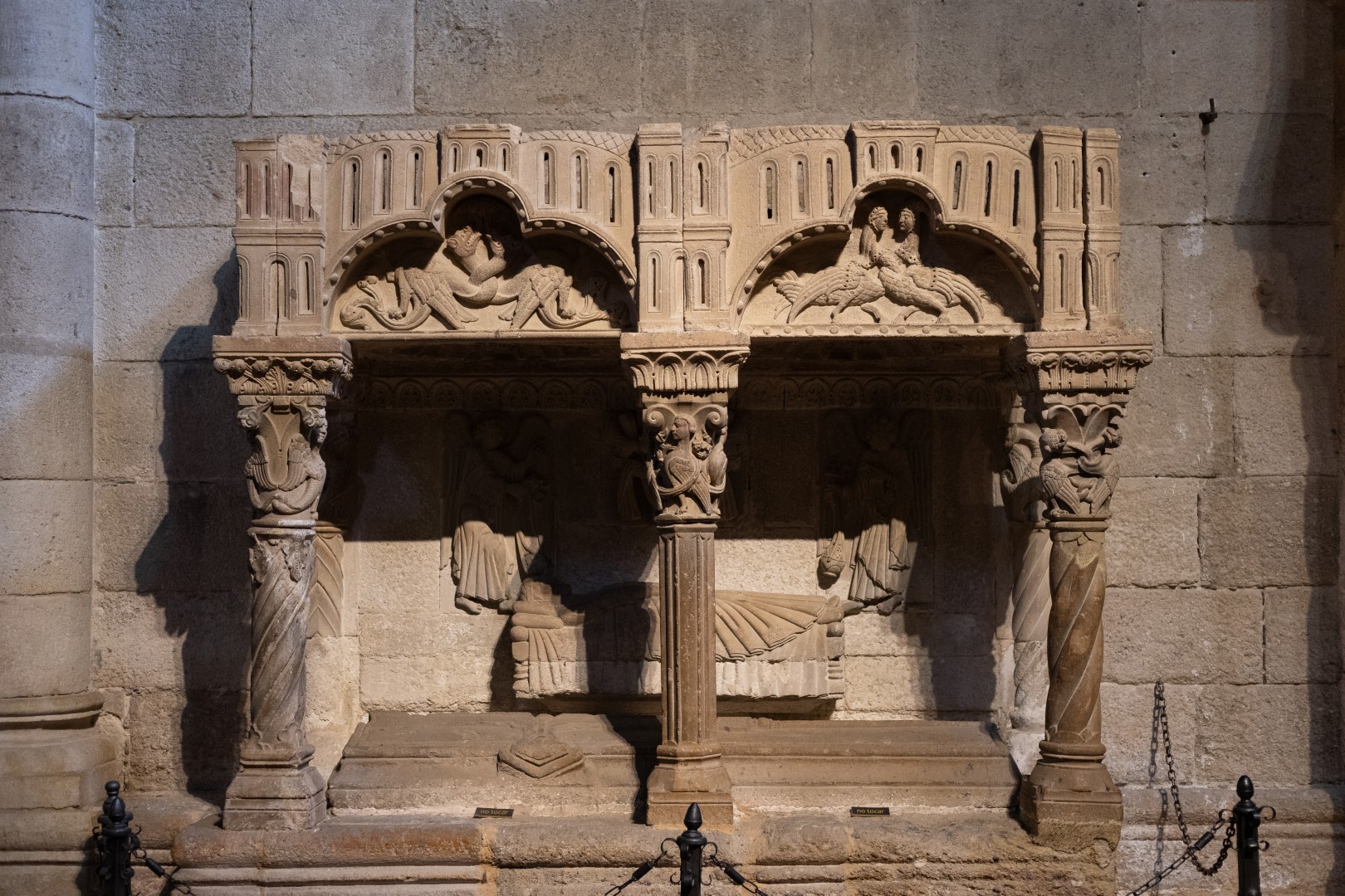 Sepulcro románico en Santa Maria Magdalena, Zamora