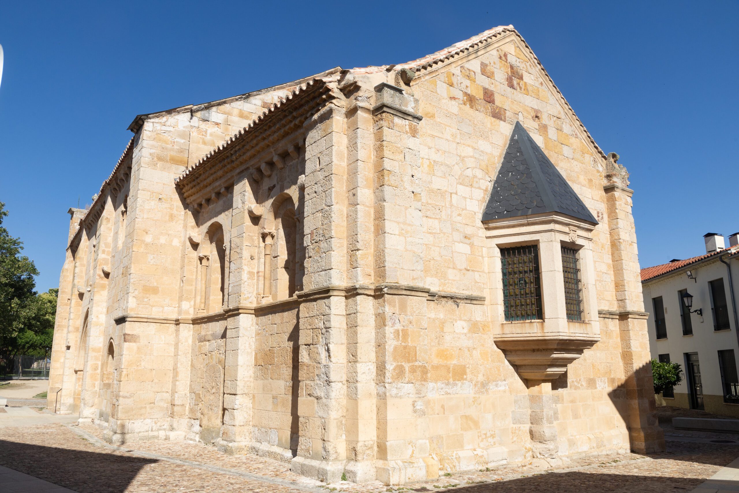 Iglesia del Carmen, La Milla románica